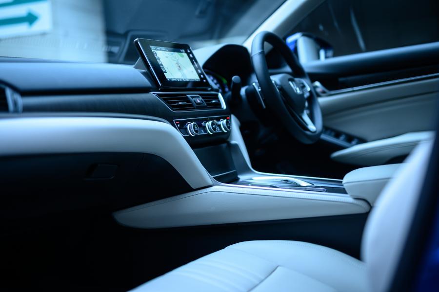 Интерьер Honda Accord (CV) 2019 года  (JP) (фото 7 из 19)